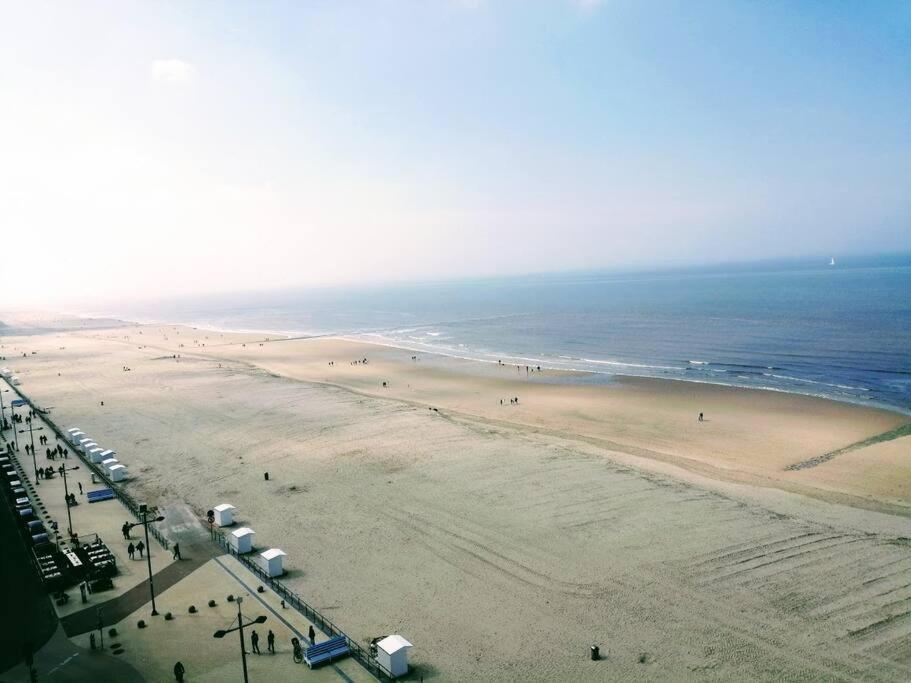 Lovely N° 9 Op Ieder Moment Een Prachtig Zeezicht & Zwembad Middelkerke Exterior foto